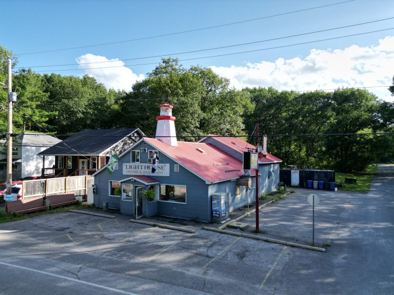 Commercial Building for Sale in Constance Bay: Restaurant with 3-Bed Apartment