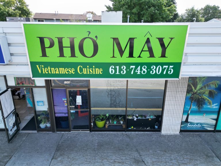 1,042 sf Turn-Key Restaurant Now Available