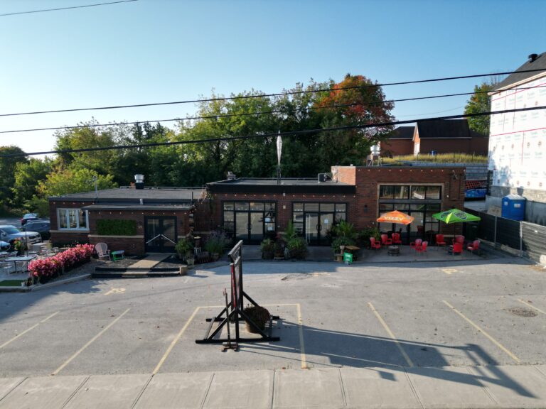 Retail building in Chelsea, Quebec