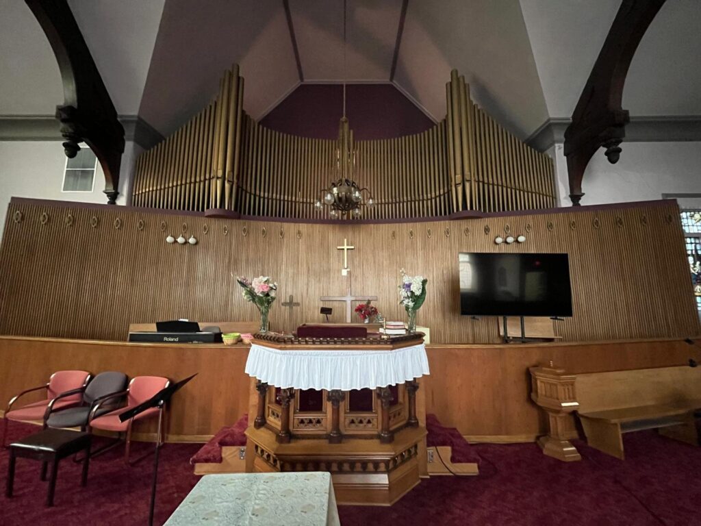 Church altar and pipe organ, 473 Cumberland St, Ottawa